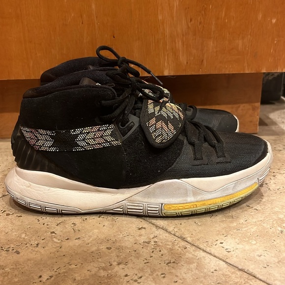 NIKE high tops- Kyrie Standing Rock - Picture 2 of 4